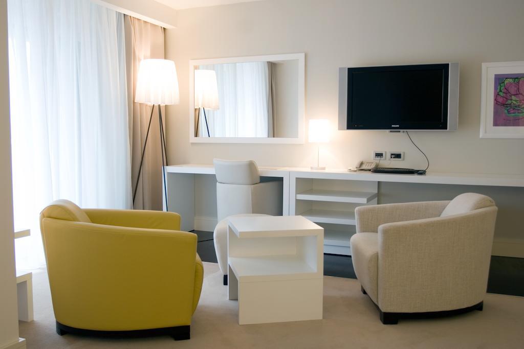 Suite met Queensize Bed en Uitzicht op Zee